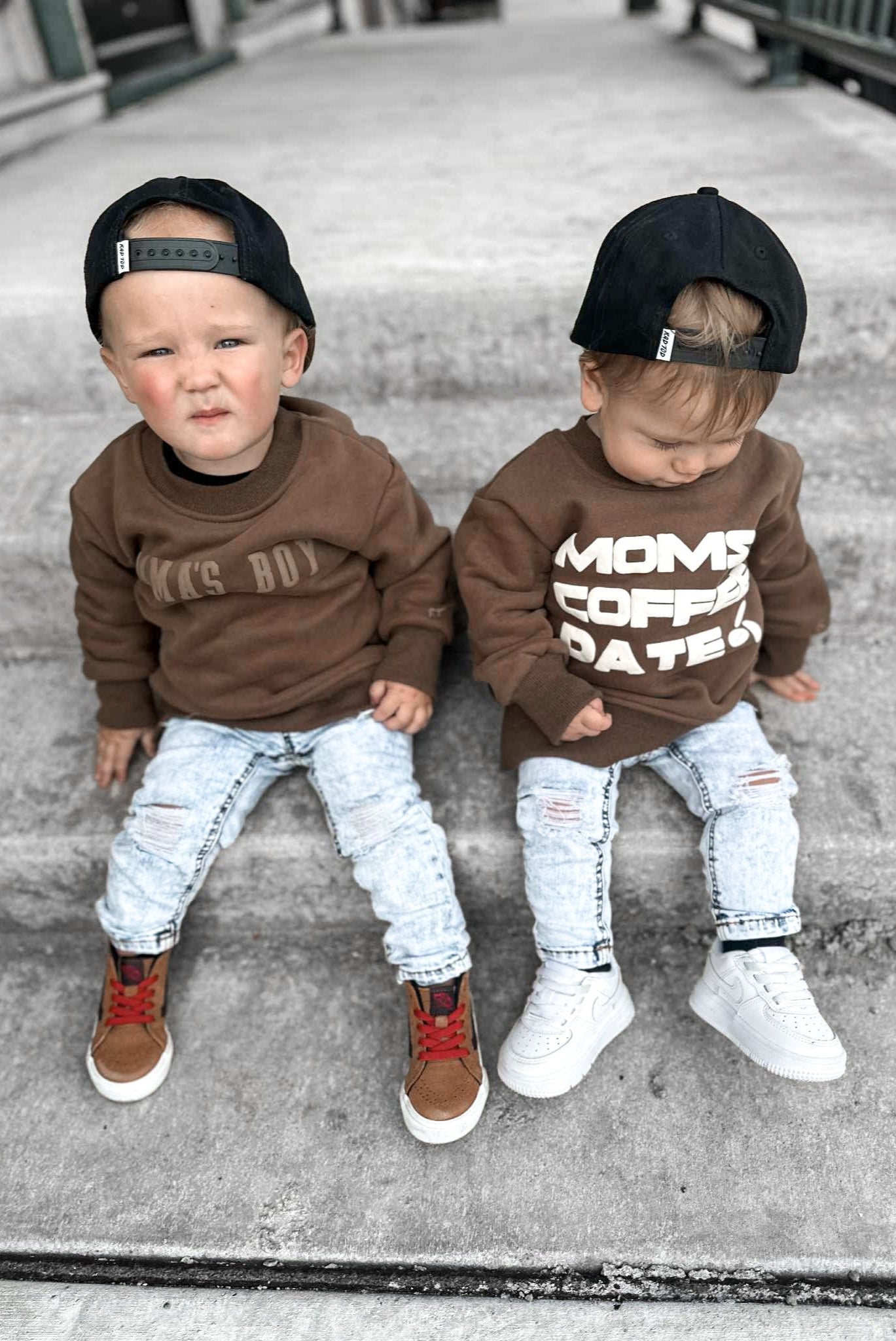 DISTRESSED JEANS - LIGHT WASH